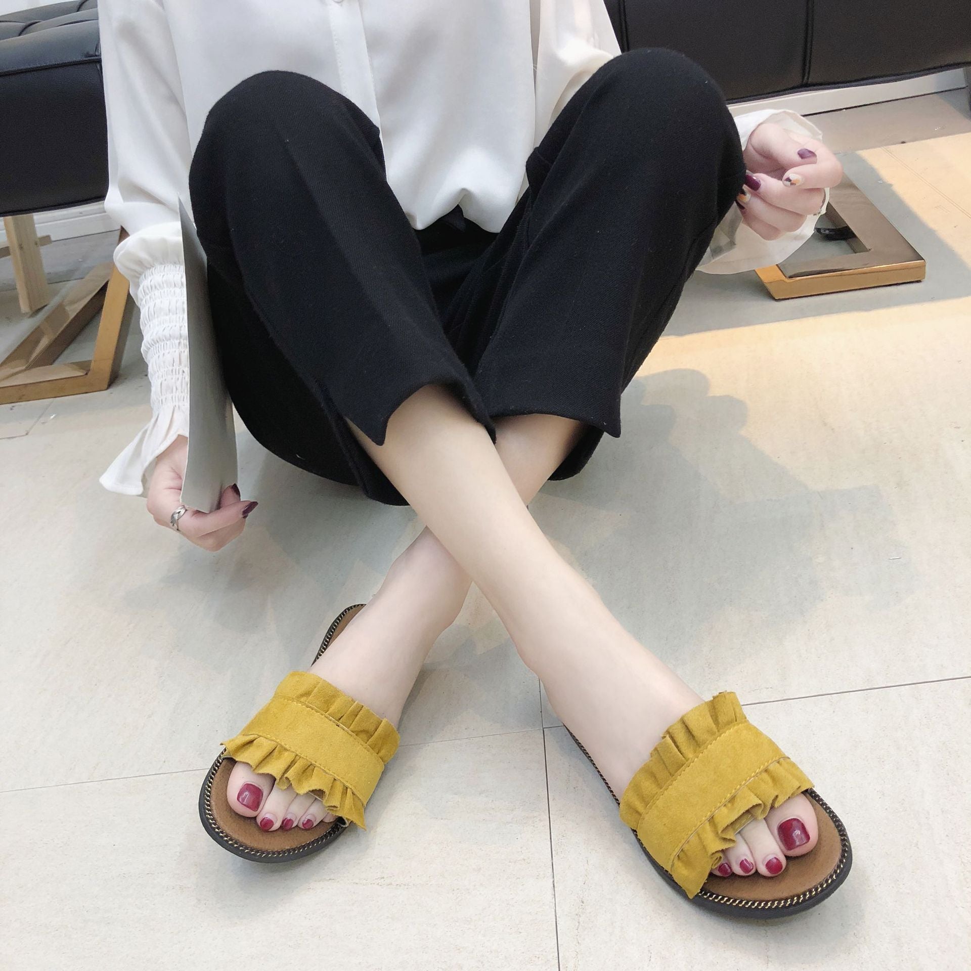 Fungus Lace Design Flat Heel Women's Slippers
