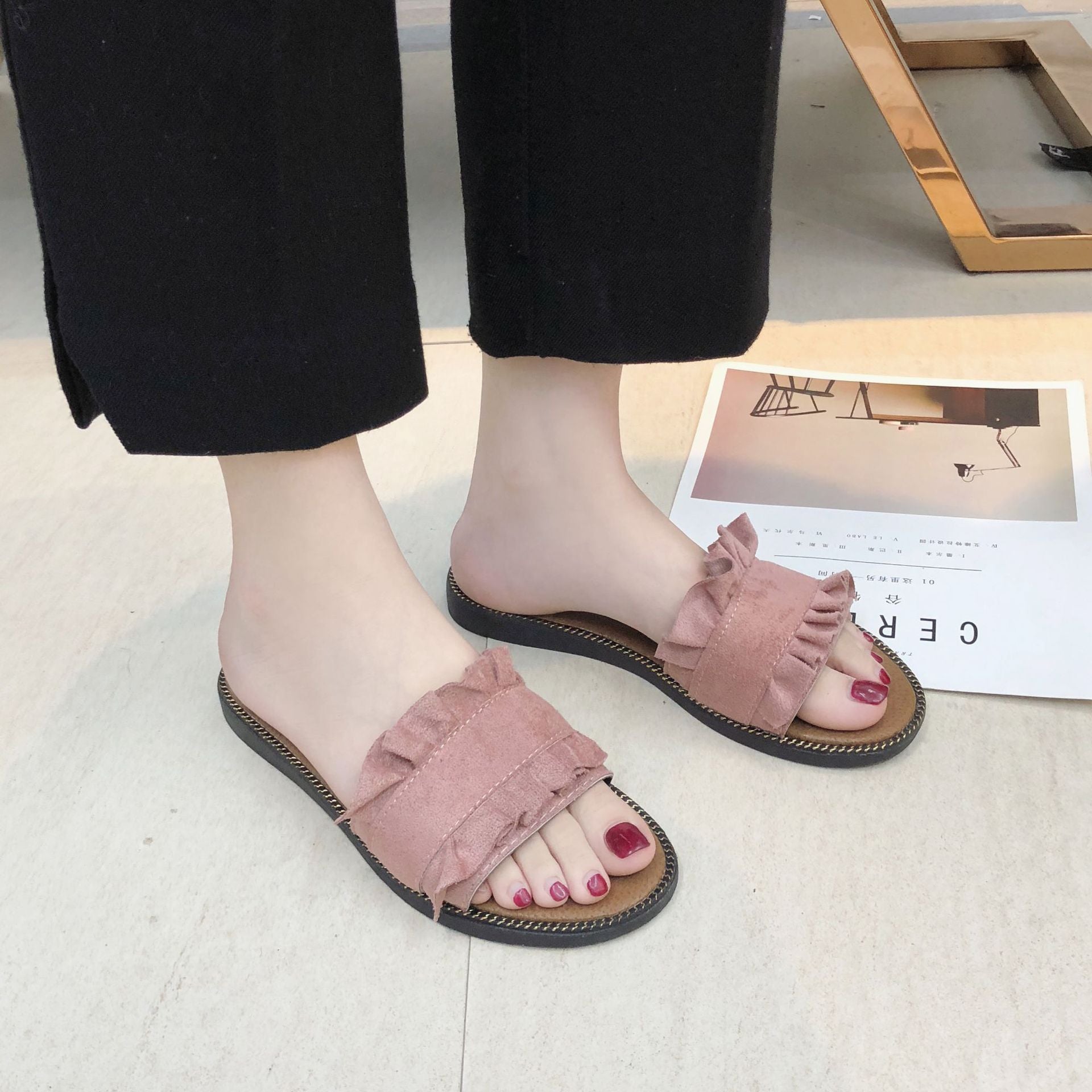 Fungus Lace Design Flat Heel Women's Slippers